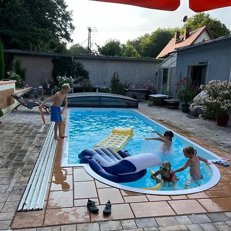 Mit Pool Im Seusslitzer Grund Nyaraló *